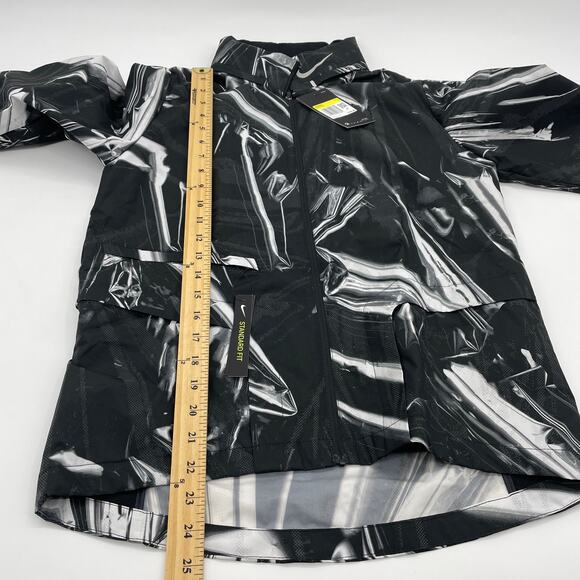 New NIKE Lightweight Jacket Size S Shield Full Zip Windbreaker Rain Running - Picture 9 of 10